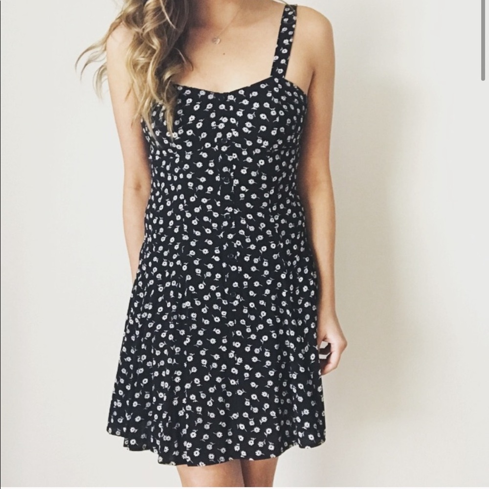 Favorite My Closet! 🌷 - Picture 2 of 6